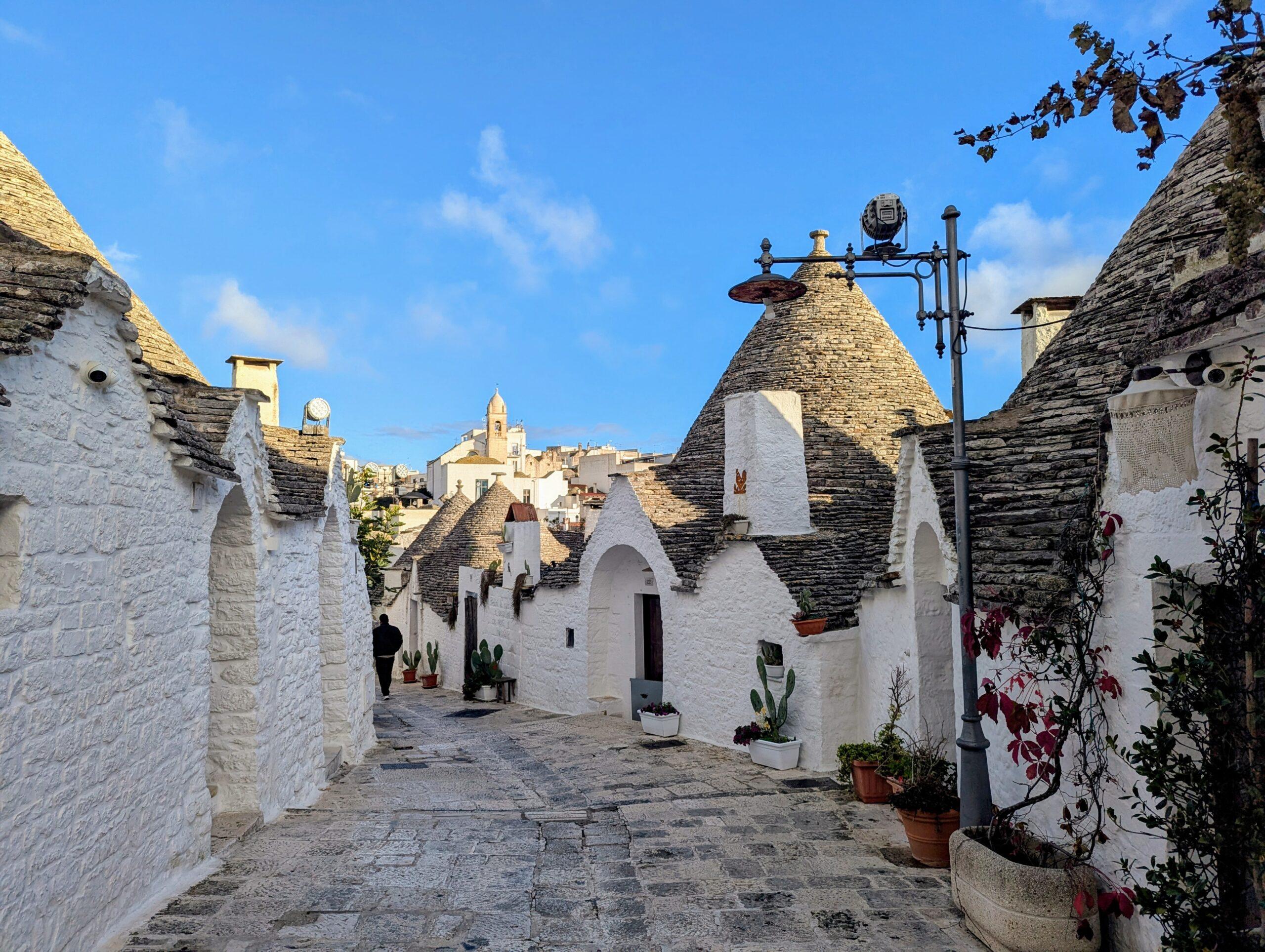 Alberobello empty streets morning trulli