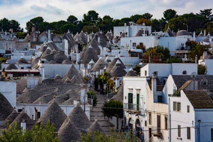 Panorama di Rione Monti con trulli